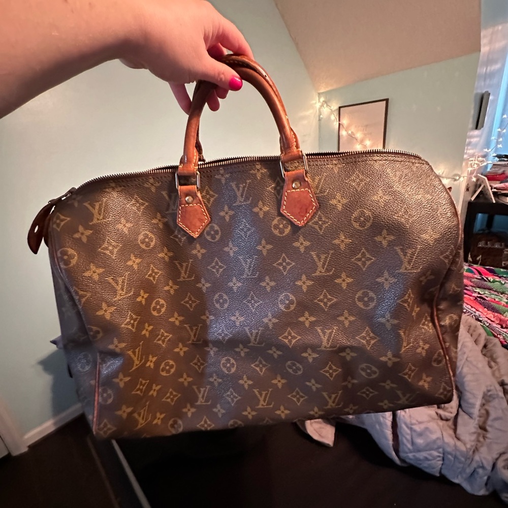 Authentic Louis Vuitton Speedy 40